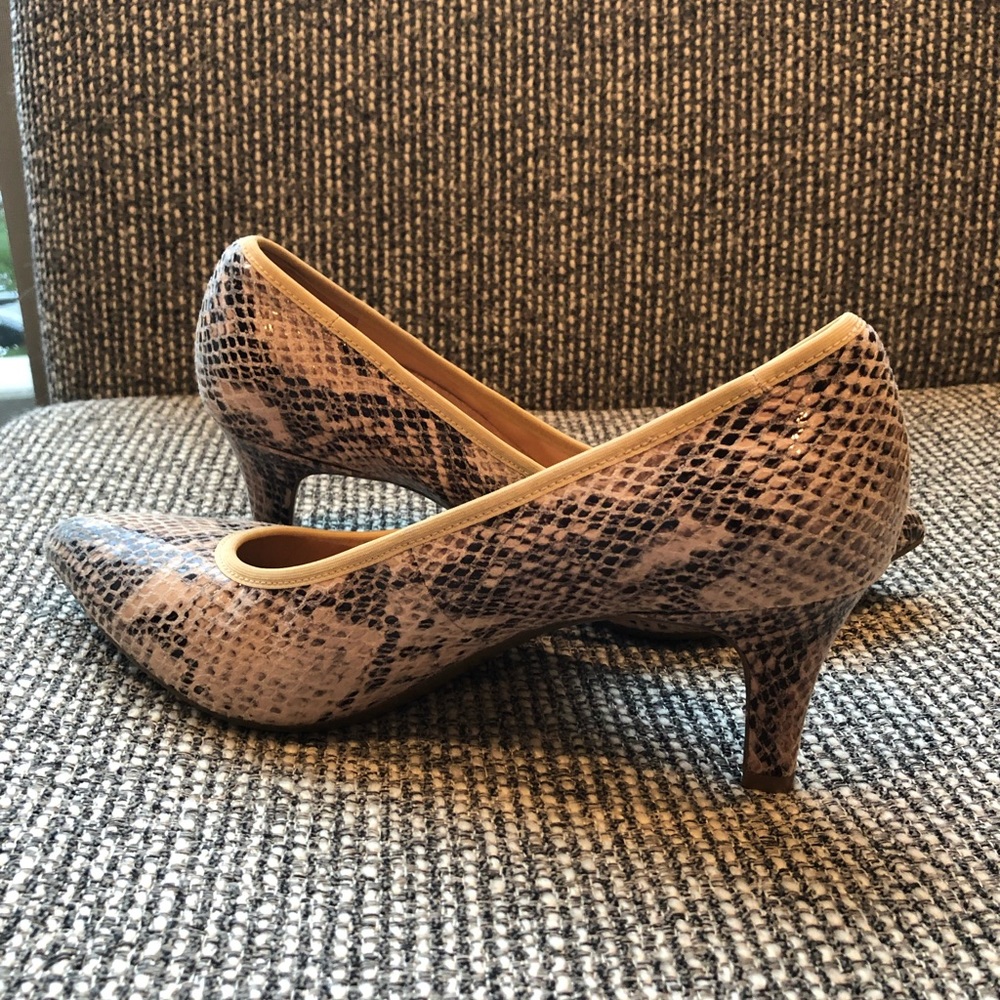 Naturalizer Size 8 low heels